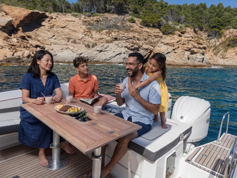 Location bateau Jeanneau Cap Camarat 9.0 WA à Vieux Port Golfe-Juan sur Samboat