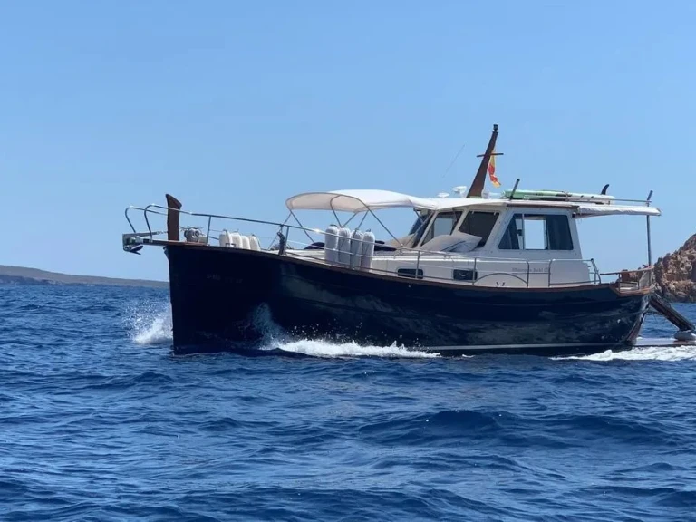 Bateau à moteur à louer à Port Mahon au meilleur prix
