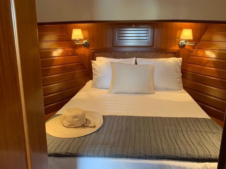 Menorquin MY 120 a louer à Port Mahon