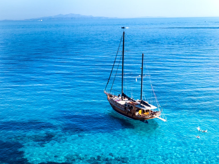 Location bateau Custom Gulet-Motor Sailor Gulet 72ft à Mykonos (Ville) sur Samboat
