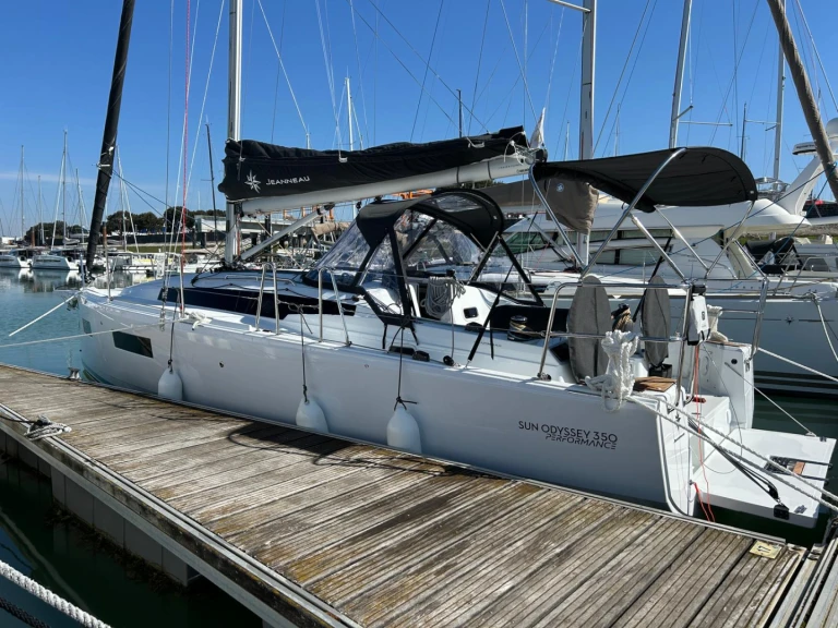 Jeanneau Sun Odyssey 350 a louer à La Rochelle