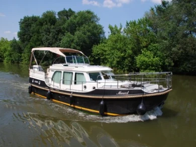 Motorboat rental with or without captain Linssen Savoyeux