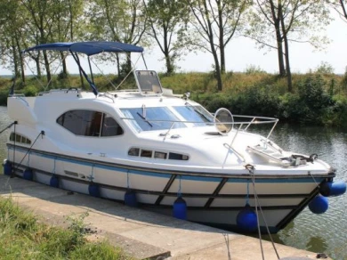  Haines 34 charter bareboat or captained in  Savoyeux