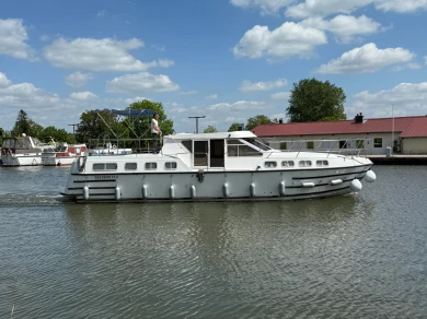Motorboat for rent Mittersheim at the best price