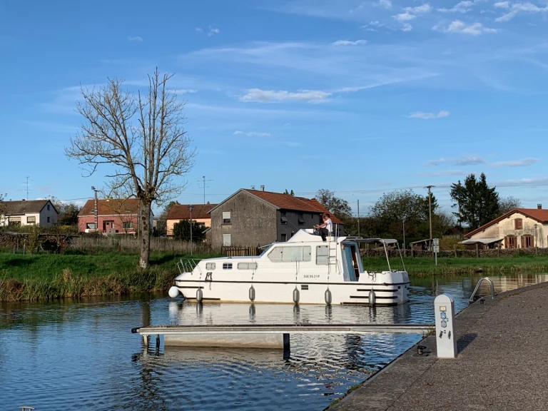 Louez un Triton Triton 1050 Fly à Mittersheim