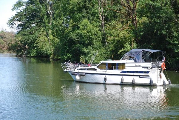 Bateau à moteur à louer à Louhans au meilleur prix