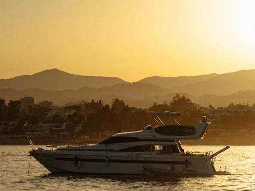 Location Yacht Astondoa avec permis