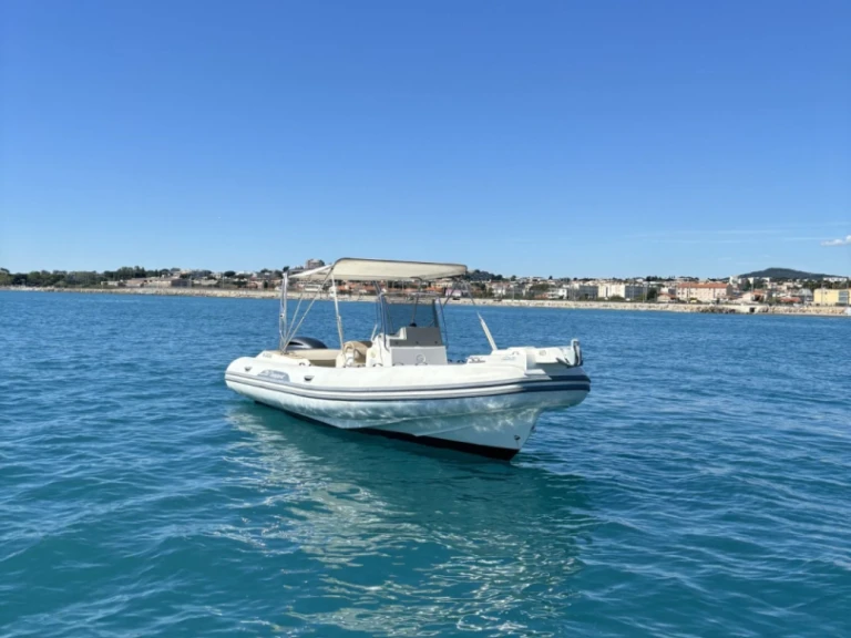 Location bateau Capelli Tempest 775 à Antibes sur Samboat
