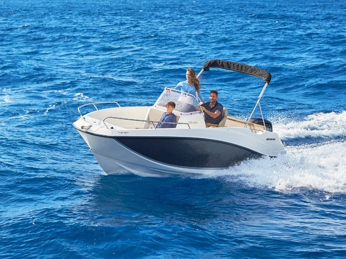 Location bateau Antibes pas cher Activ 555 Open