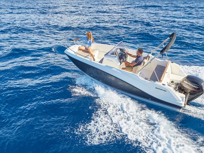 Location Bateau à moteur à Antibes - Quicksilver Activ 555 Open