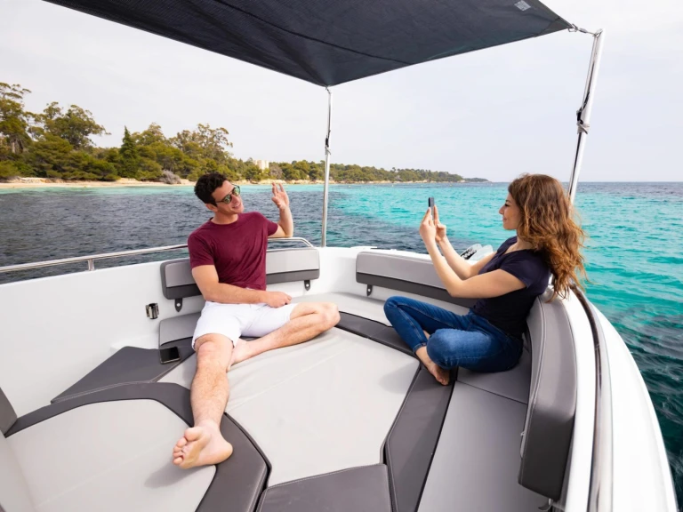 Location Bateau à moteur Jeanneau avec permis