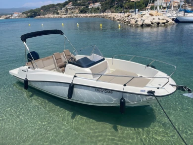 Yacht hire La Madrague cheap Activ 675 Open