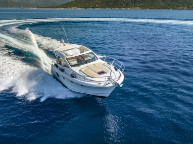 Motorboat rental with or without captain Jeanneau Porto Pollo