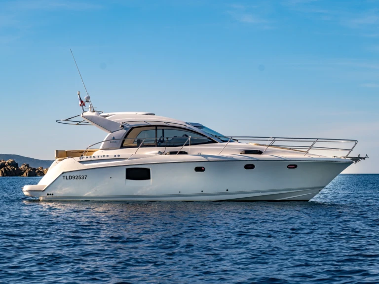 Location Bateau à moteur Jeanneau avec permis