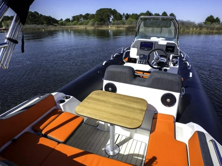 Louer Semi-rigide avec ou sans skipper Zodiac à Port-Haliguen