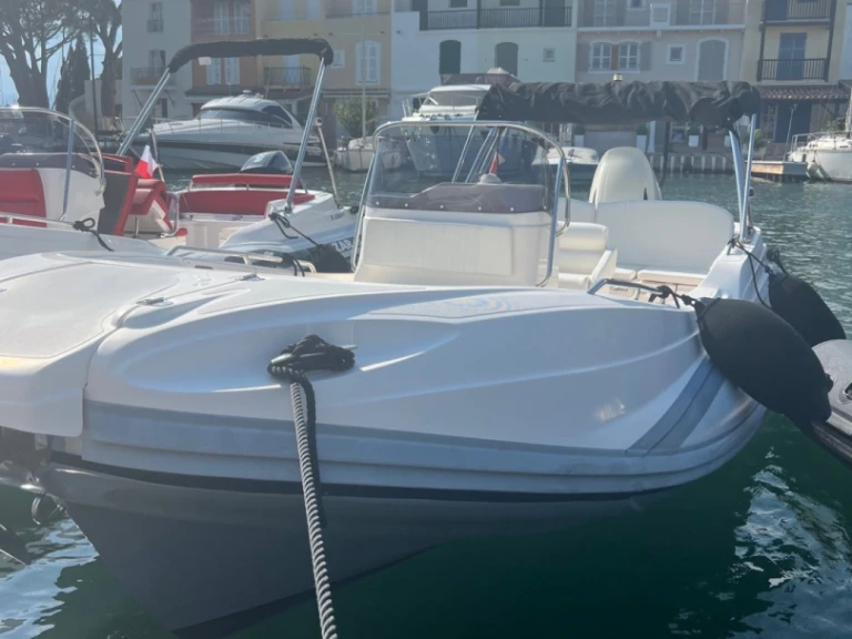 Semi-rigide à louer à Port Grimaud au meilleur prix
