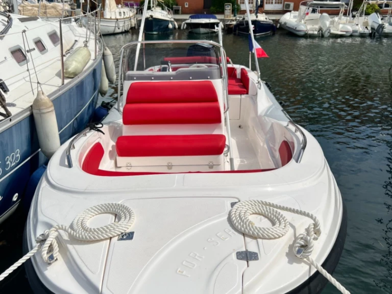 Louer Semi-rigide avec ou sans skipper Zar à Port Grimaud