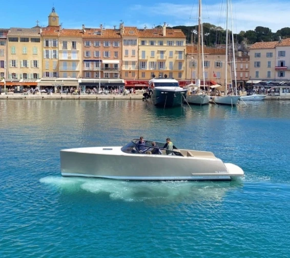 Location à Saint-Tropez - VanDutch VANDUTCH 32 sur SamBoat