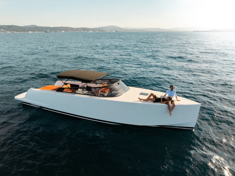 Louer Bateau à moteur avec ou sans skipper VanDutch à Sainte-Maxime