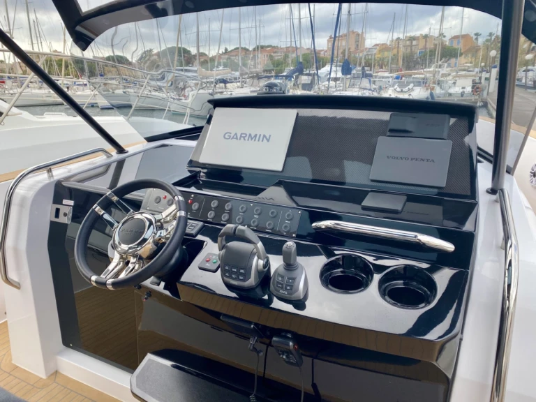 Louez un Pardo Yachts Pardo 38 à Port Grimaud