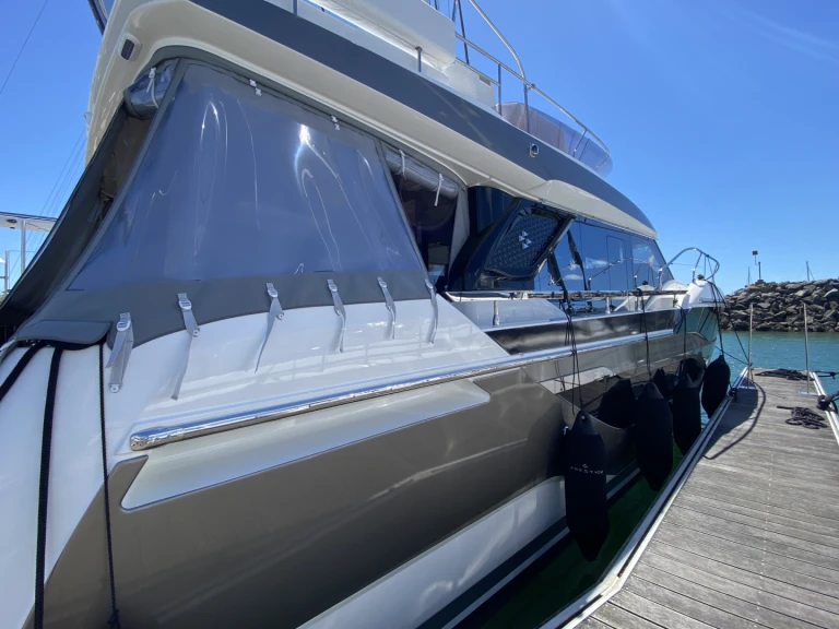 Location bateau Port Grimaud pas cher Activ 605 Open