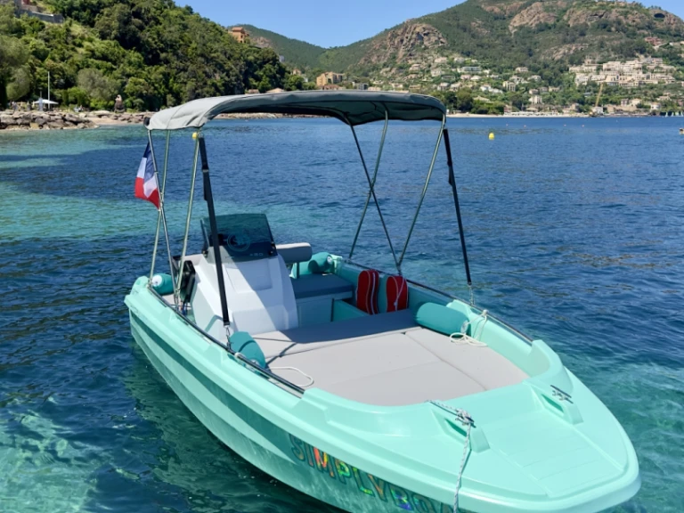 Bateau à moteur à louer à Mandelieu-la-Napoule au meilleur prix