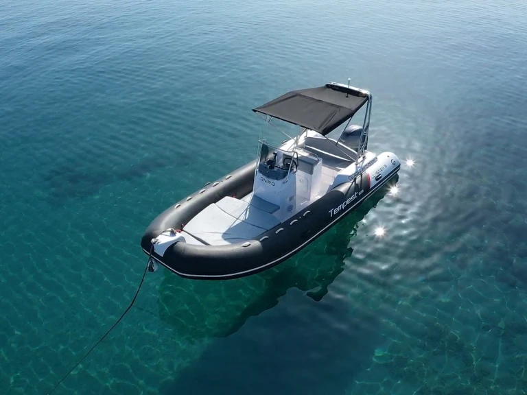 Location bateau Latchi pas cher Tempest 625 Easy