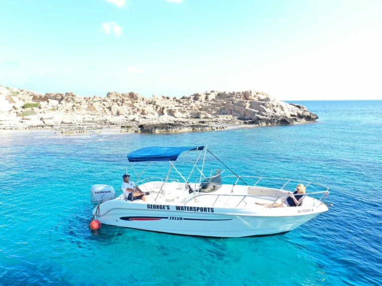 Louer Bateau à moteur avec ou sans skipper Selva à Latchi