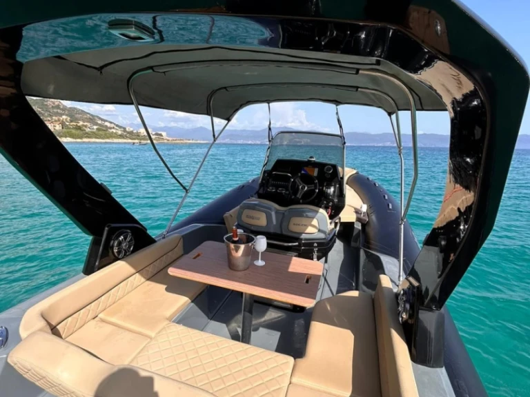 Bateau à moteur à louer à Porticcio au meilleur prix