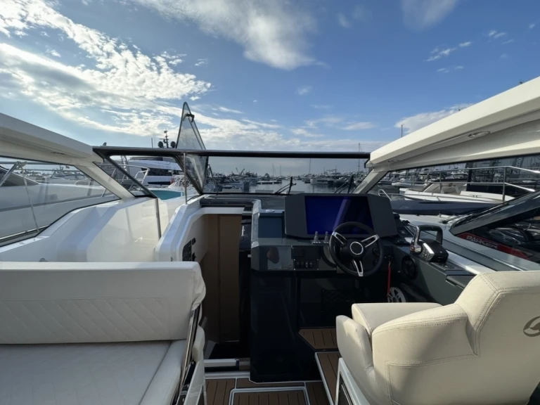 Bateau à moteur à louer à Ajaccio au meilleur prix