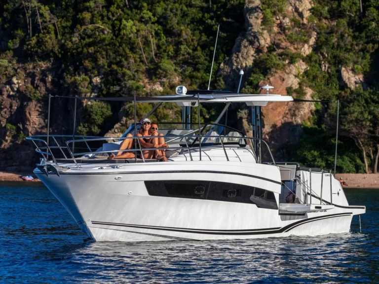 Location bateau Jeanneau Cap Camarat 10.5 WA série 2 à Ajaccio sur Samboat