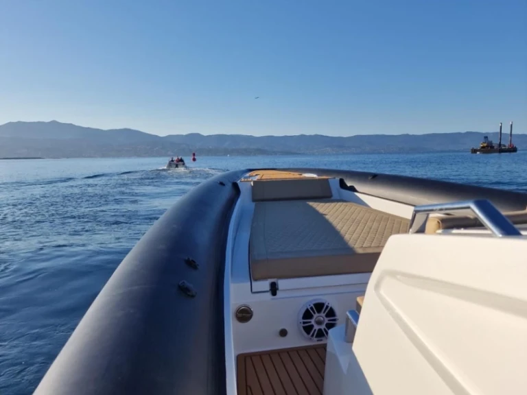 Semi-rigide à louer à Ajaccio au meilleur prix