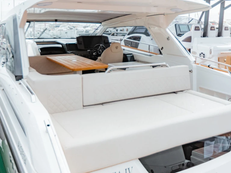 Bateau à moteur à louer à Ajaccio au meilleur prix