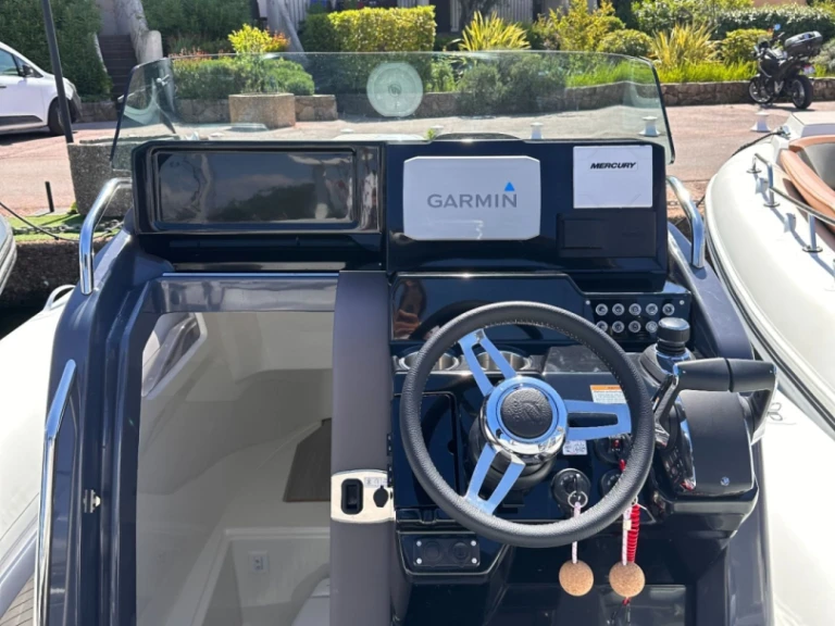 Location bateau Zodiac Medline 9 à Cogolin sur Samboat