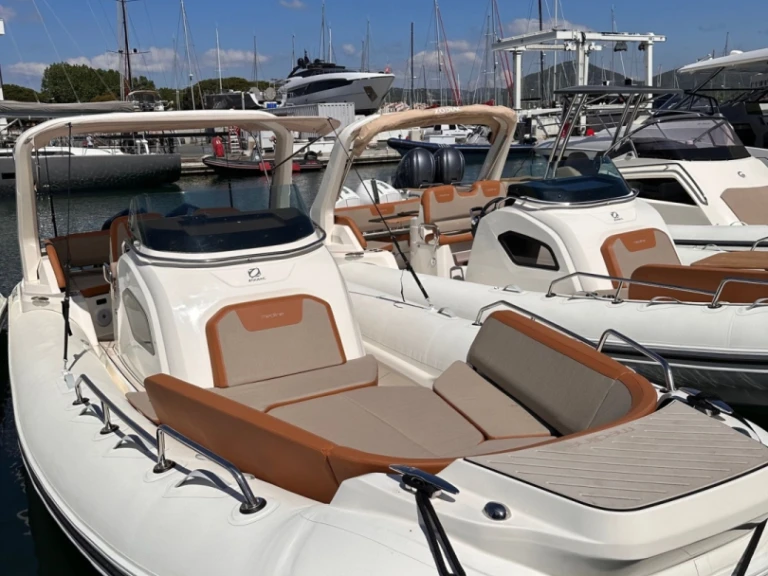 Louer Semi-rigide avec ou sans skipper Zodiac à Cogolin