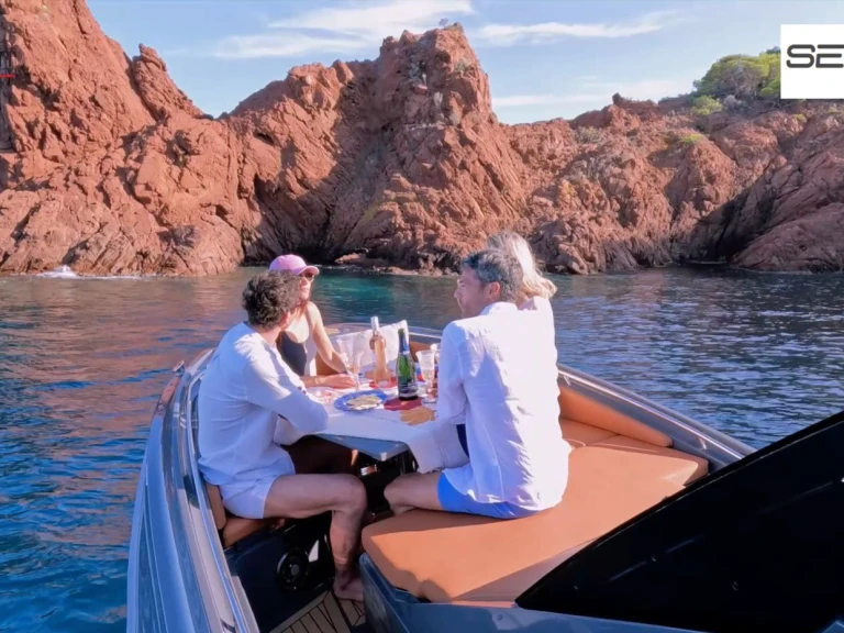 Louer Semi-rigide avec ou sans skipper Zar à Cogolin