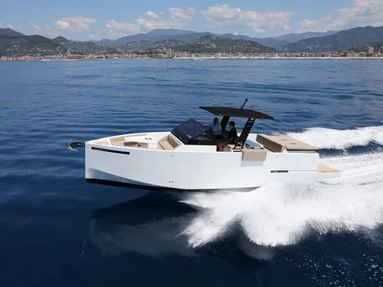 Location Bateau à moteur DE ANTONIO Yachts avec permis
