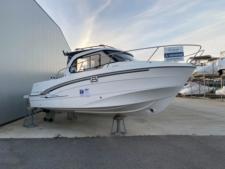 Location Bateau à moteur à Ajaccio - Bénéteau Antares 8