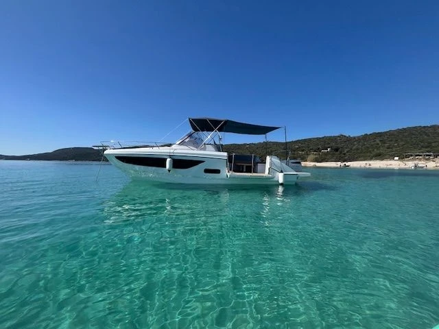 Louer Bateau à moteur avec ou sans skipper Bénéteau à Ajaccio