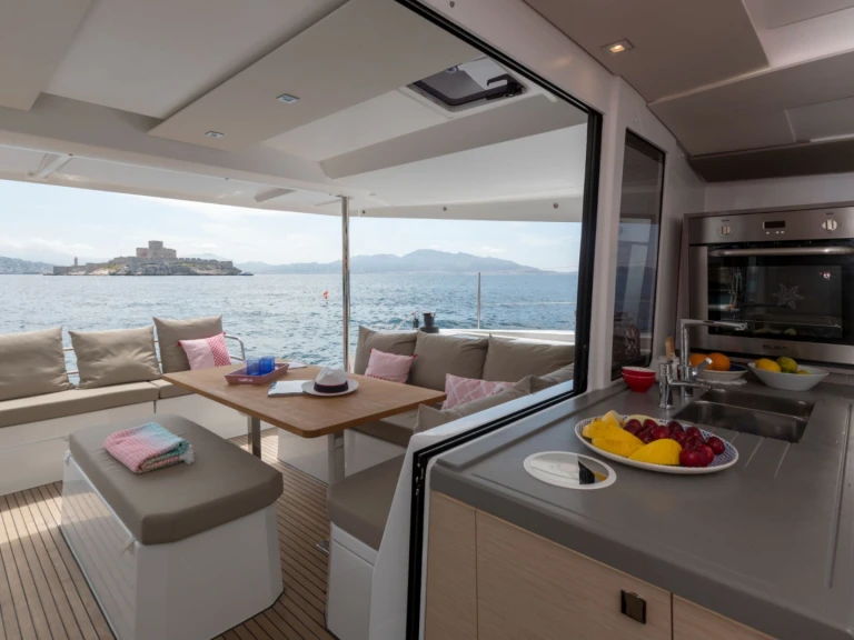 Location Catamaran Fountaine Pajot avec permis