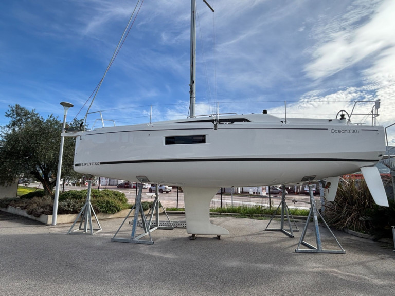 Location à Ajaccio - Bénéteau Oceanis 30.1 sur SamBoat