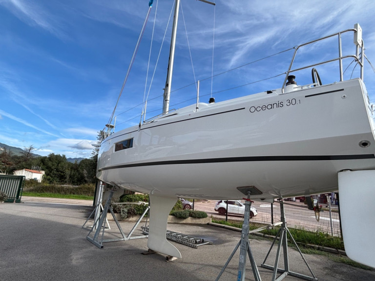Louez un Bénéteau Oceanis 30.1 à Ajaccio