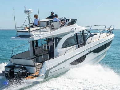 Bareboat Rental Motorboat Bénéteau with a boat licence