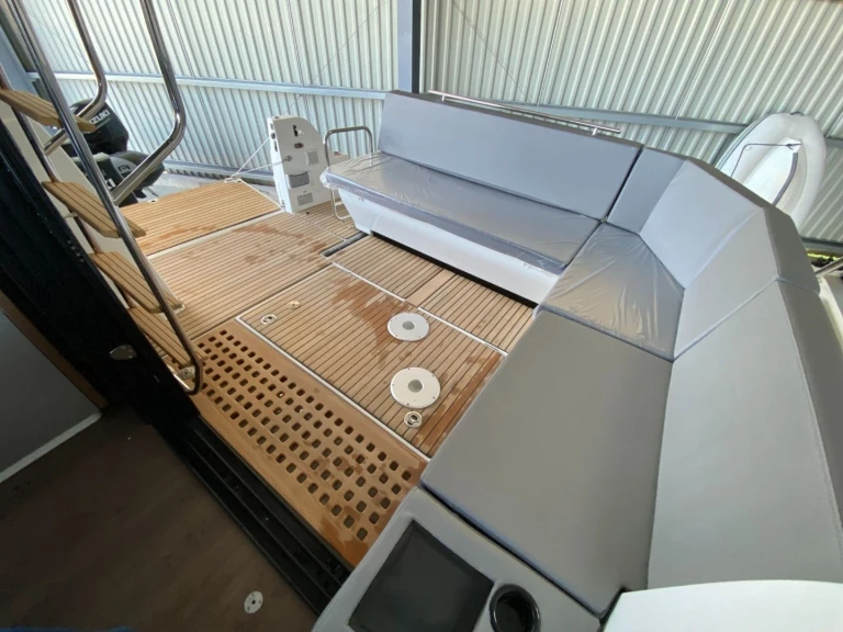 Bateau à moteur à louer à Ajaccio au meilleur prix