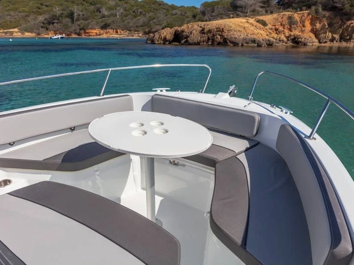 Location Bateau à moteur Jeanneau avec permis