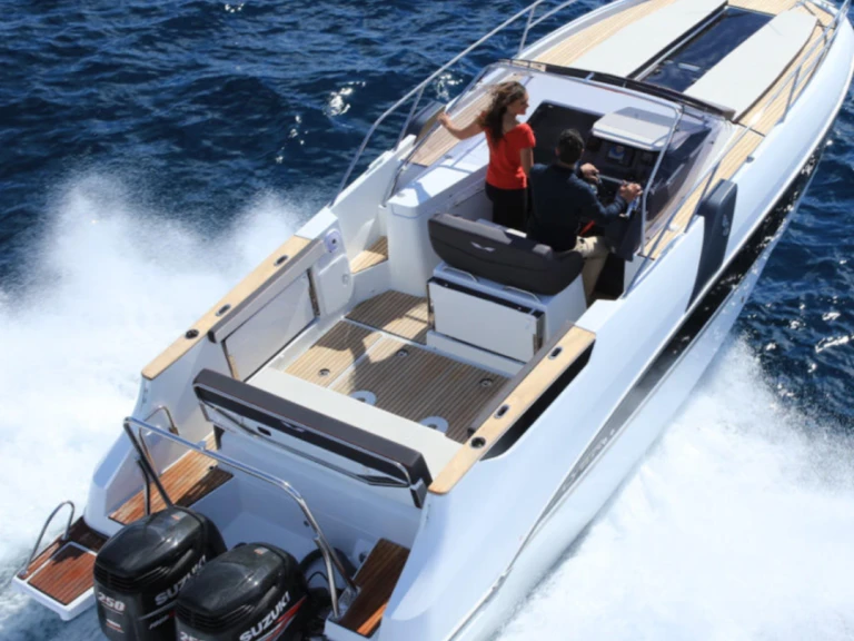 Location Bateau à moteur Capoforte avec permis