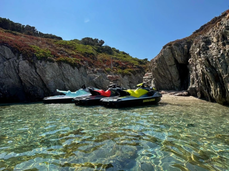 Location bateau Hyères pas cher JET SKI SEADOO