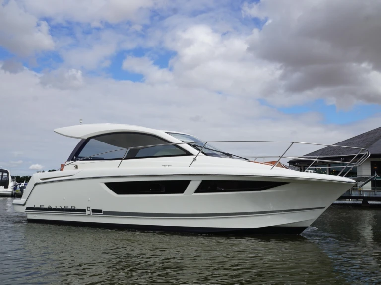 Location bateau Saint-Raphaël pas cher Leader 9