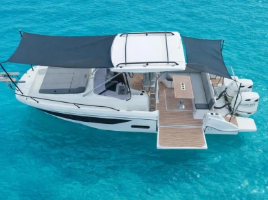 Hire a Bénéteau Flyer 9 sundeck pilot edition Saint-Raphaël