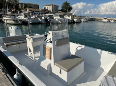 Bateau à moteur à louer à Port de La Flotte au meilleur prix